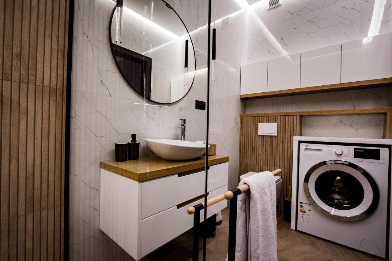 Prestige-28 Lägenhet Zator Exteriör bild