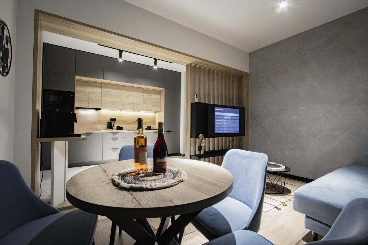 Prestige-28 Lägenhet Zator Exteriör bild